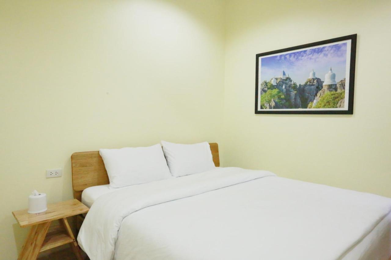 הוסטל בנגקוק Interest Poshtel מראה חיצוני תמונה