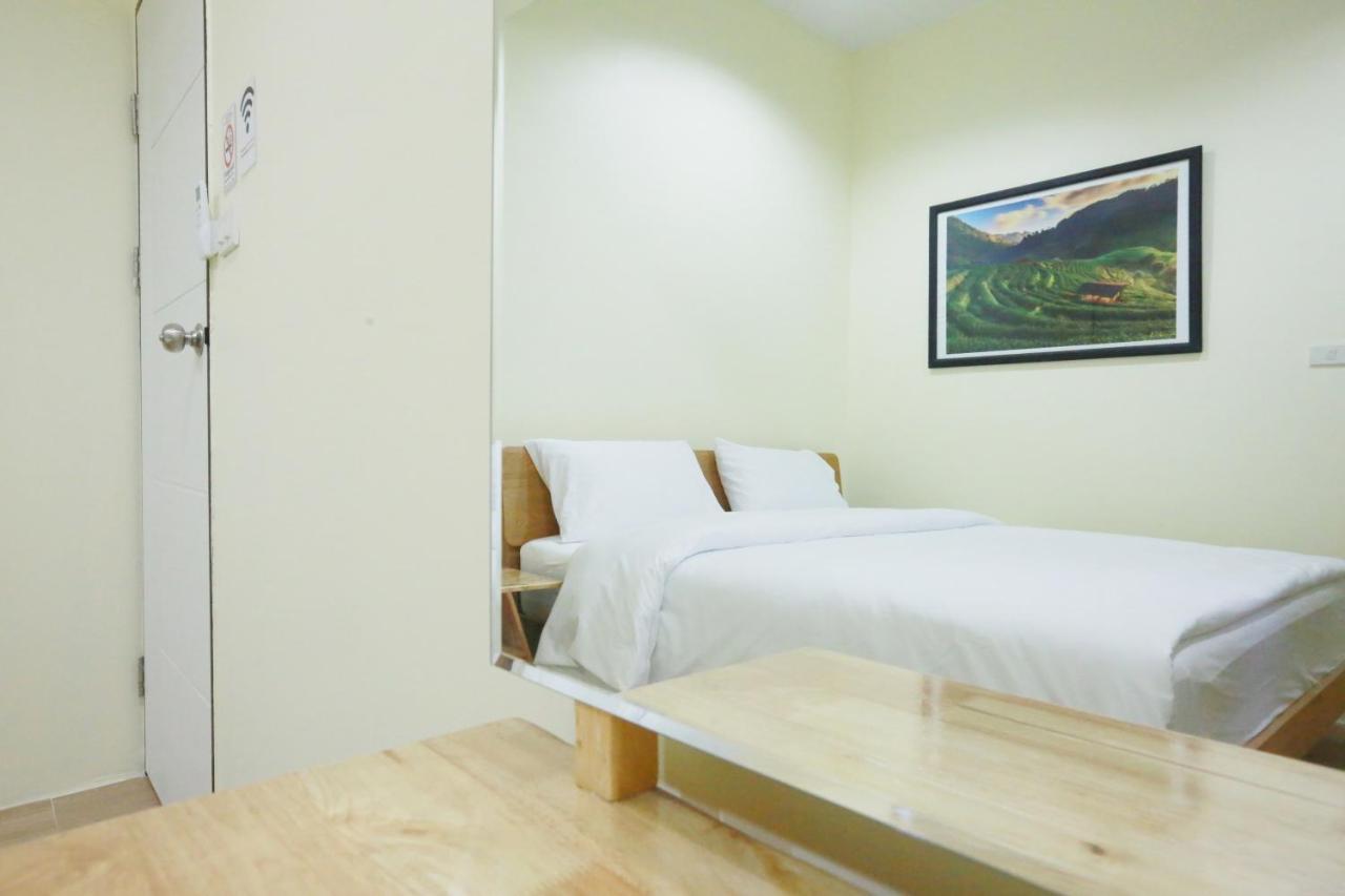 הוסטל בנגקוק Interest Poshtel מראה חיצוני תמונה