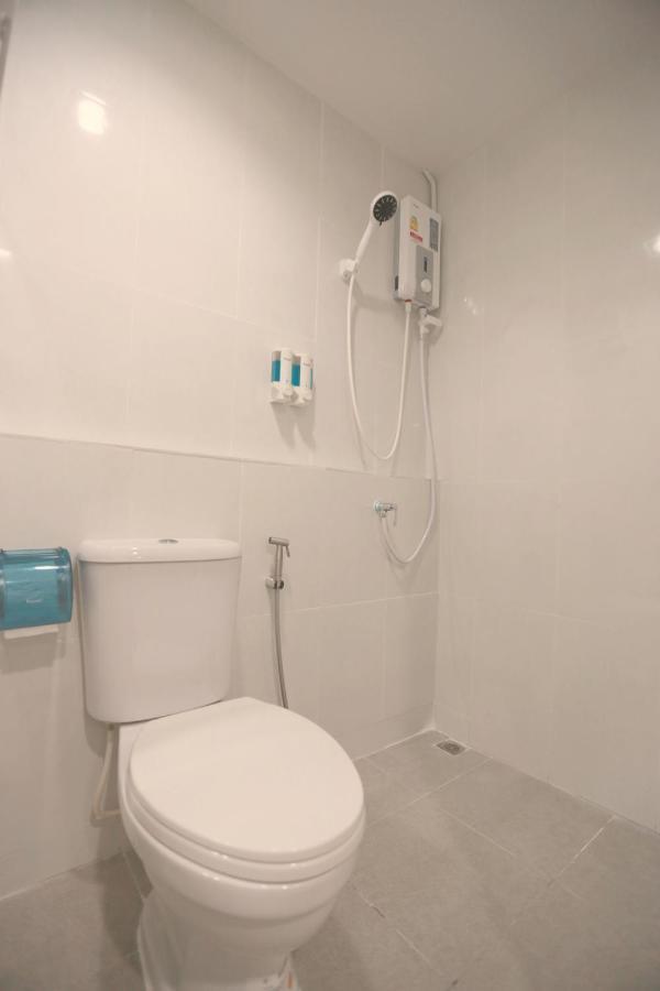 הוסטל בנגקוק Interest Poshtel מראה חיצוני תמונה